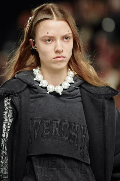 Look 82